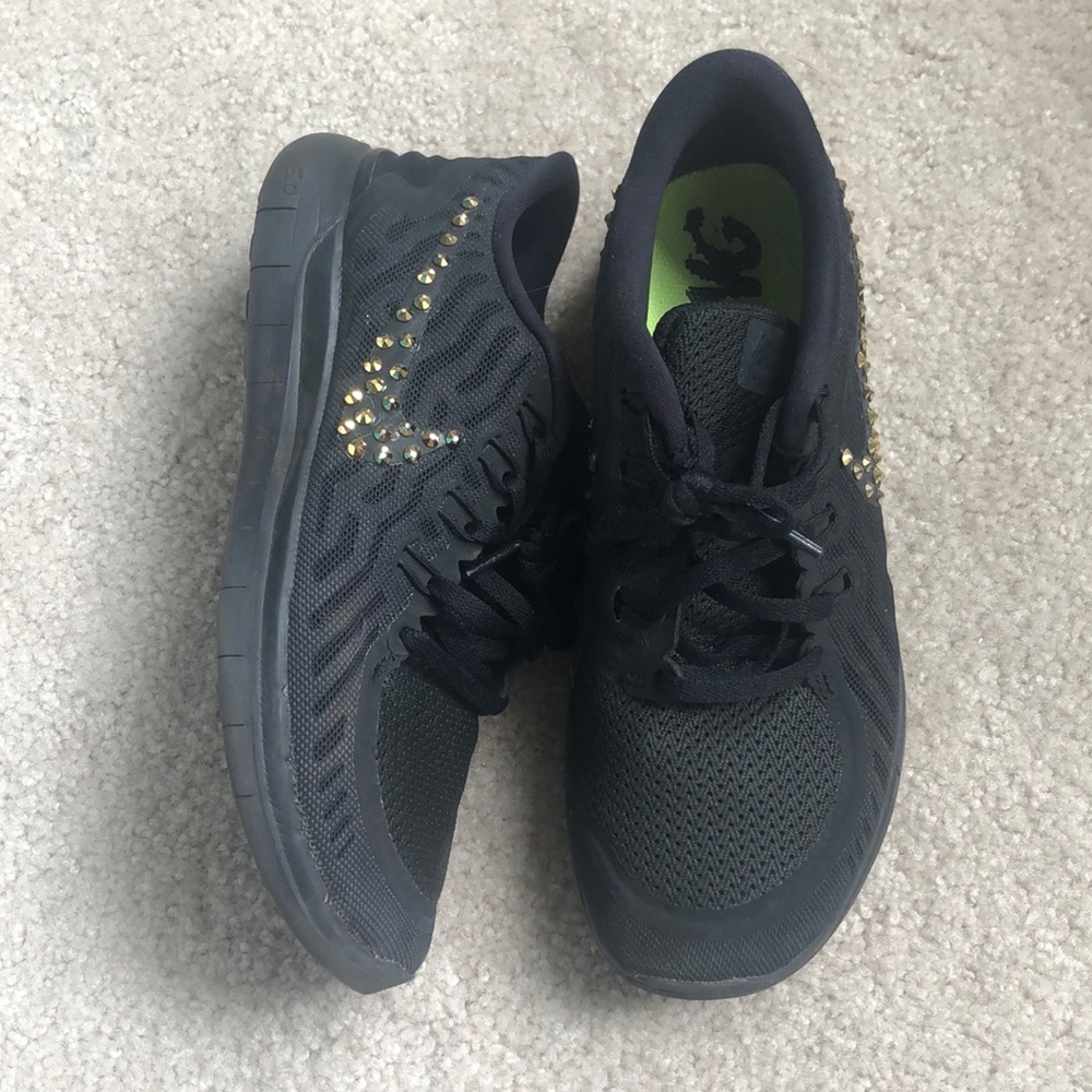 Nike running tennis shoes